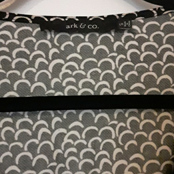 Black/white patterned wrap  dress - Picture 2 of 3